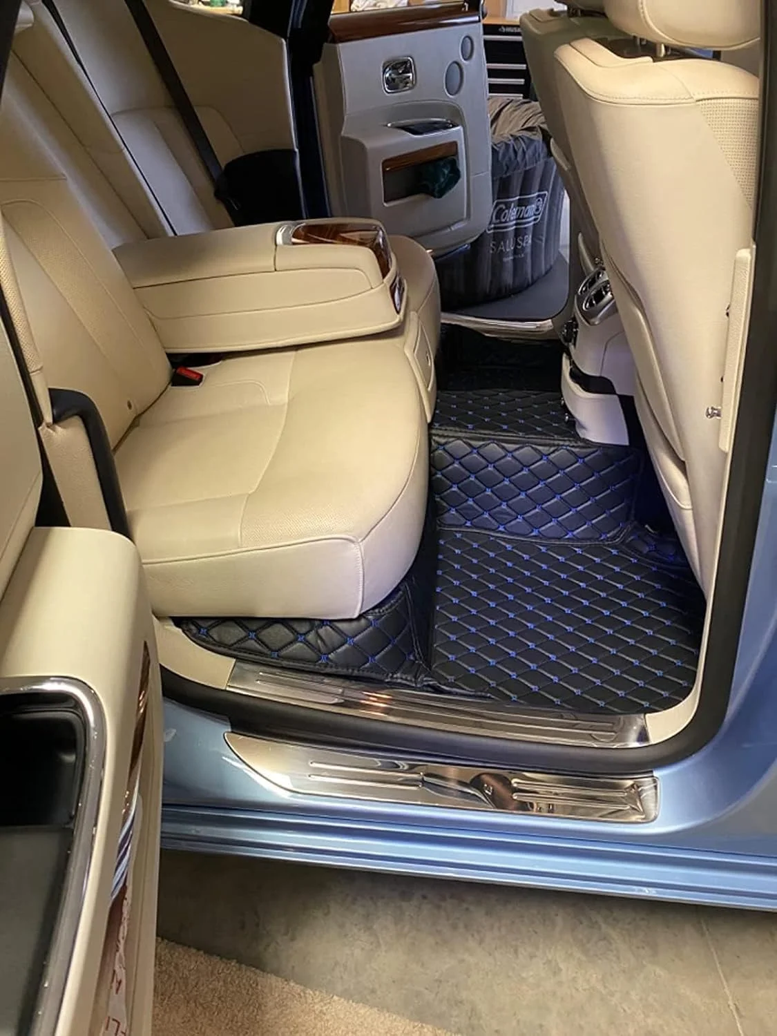 7MYFPL7 Hyundai EV floor mat showing its waterproof surface during a spill test