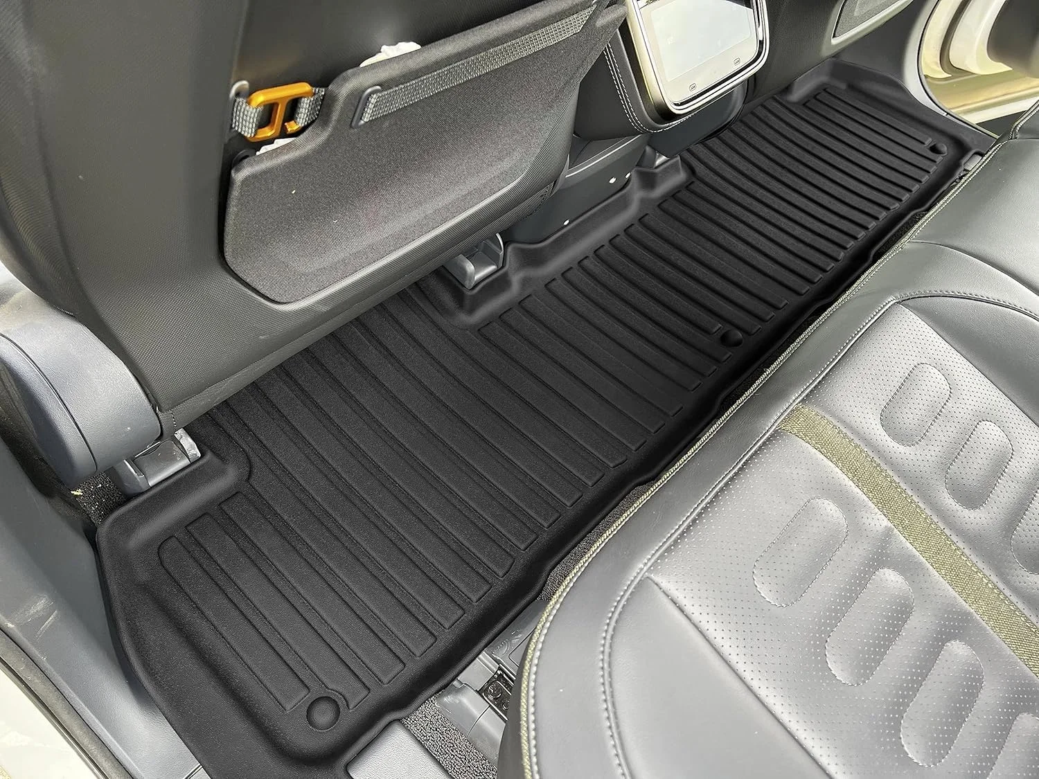 Durable all-weather floor mats for Rivian R1S