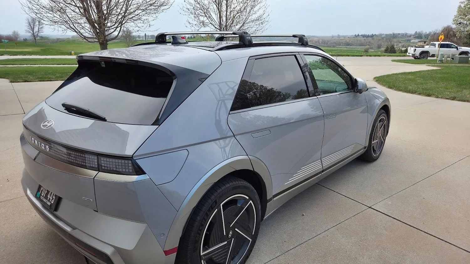 Easy installation of Ioniq 5 roof bars