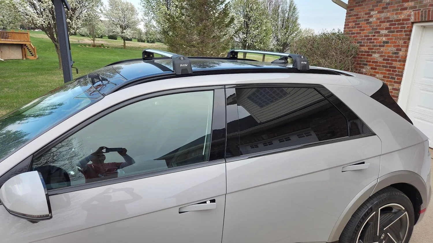 Aerodynamic low profile roof bars on Ioniq 5